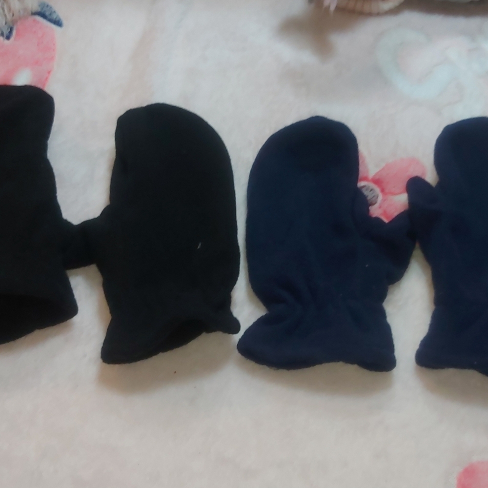 Mittens - Picture 3 of 3
